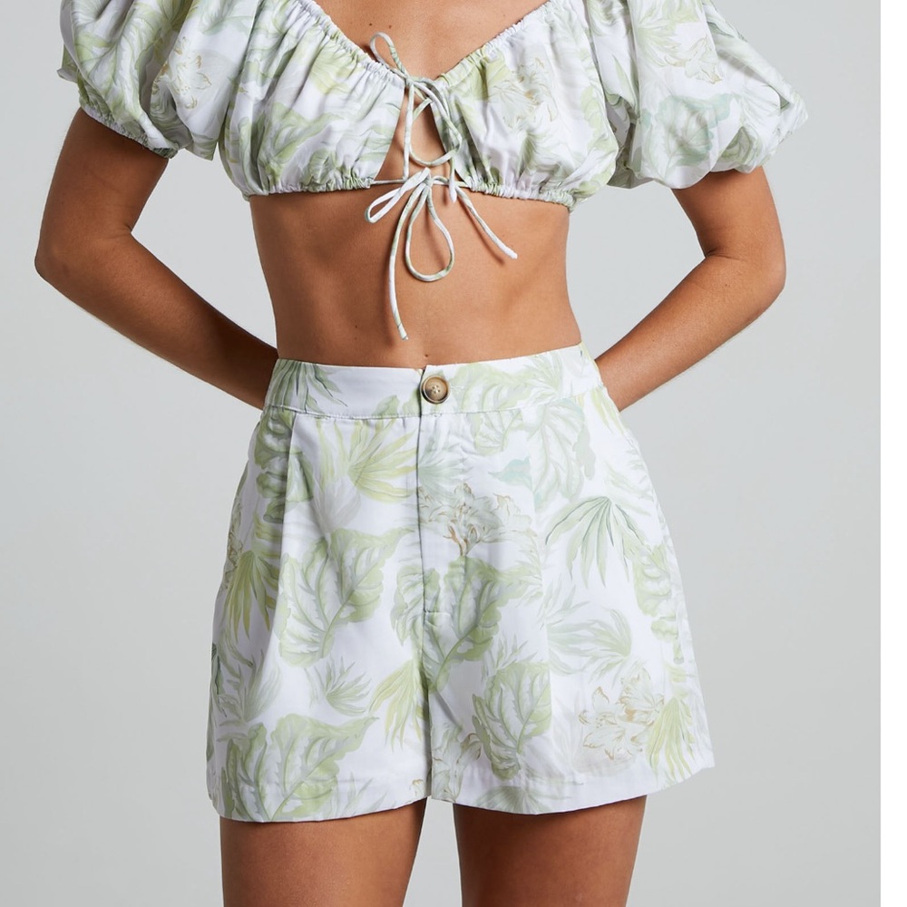 Bermuda Shorts in Tropical Palm
